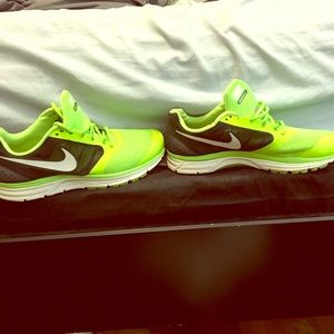 Neon green mens 10.5 Sneakers nike